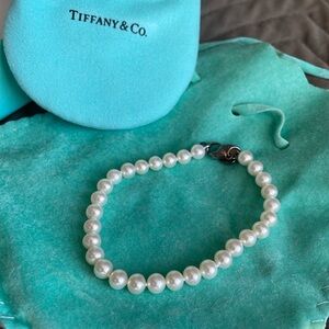 Tiffany & Co signature freshwater pearl bracelet